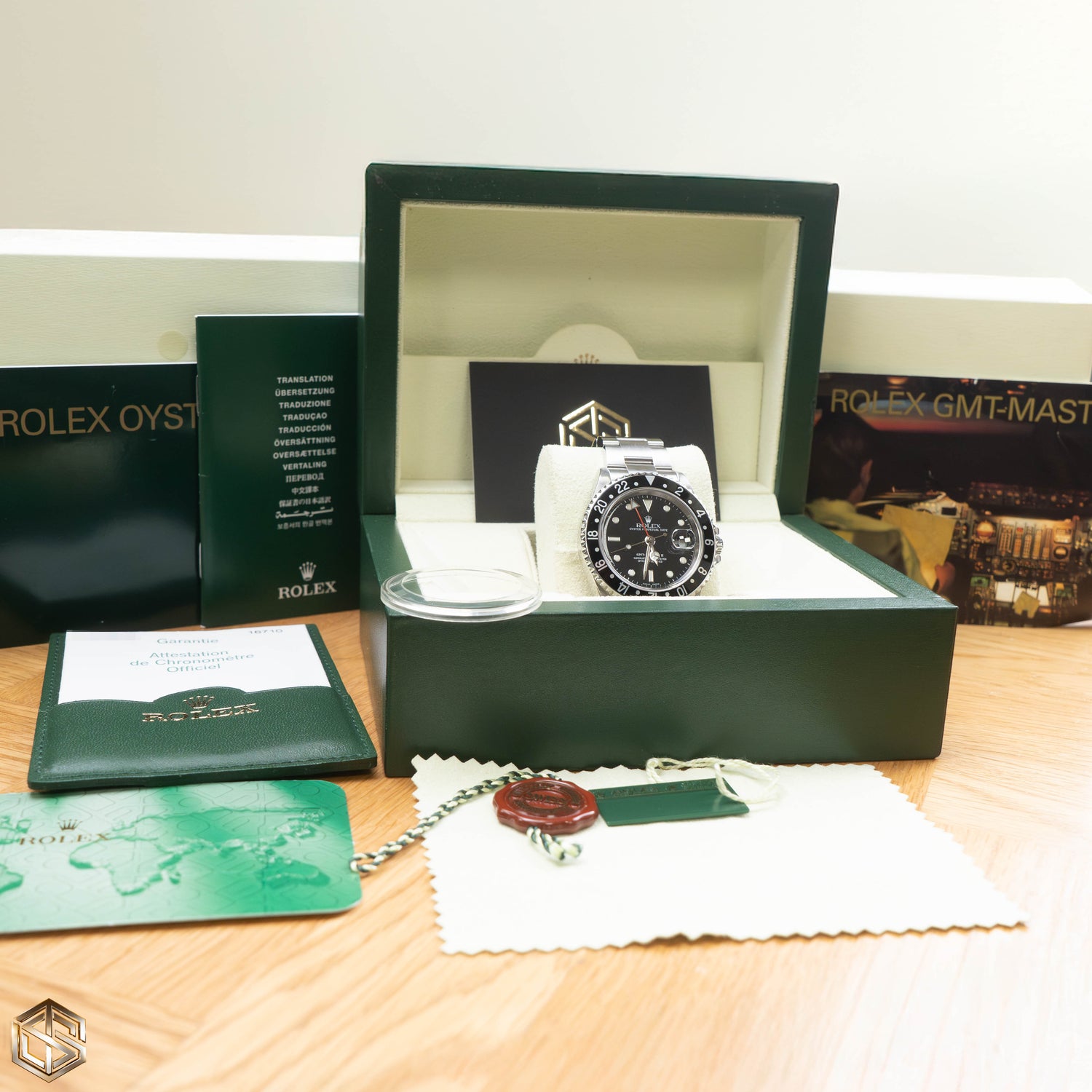 Rolex 16710 GMT-Master II Black Bezel 2005 Serviced in 2015 Full Set Watch