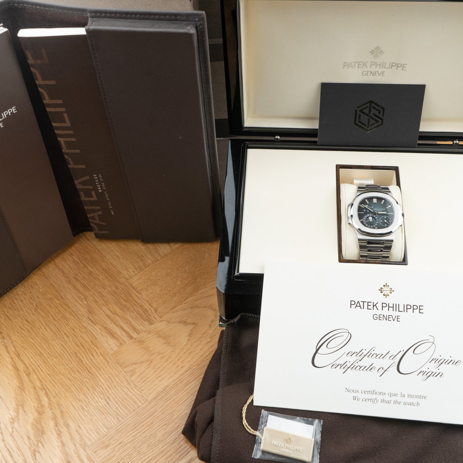 Patek Philippe Nautilus 5712/1A-001 Moon Phase 2011 Serviced by Patek 2022 Watch