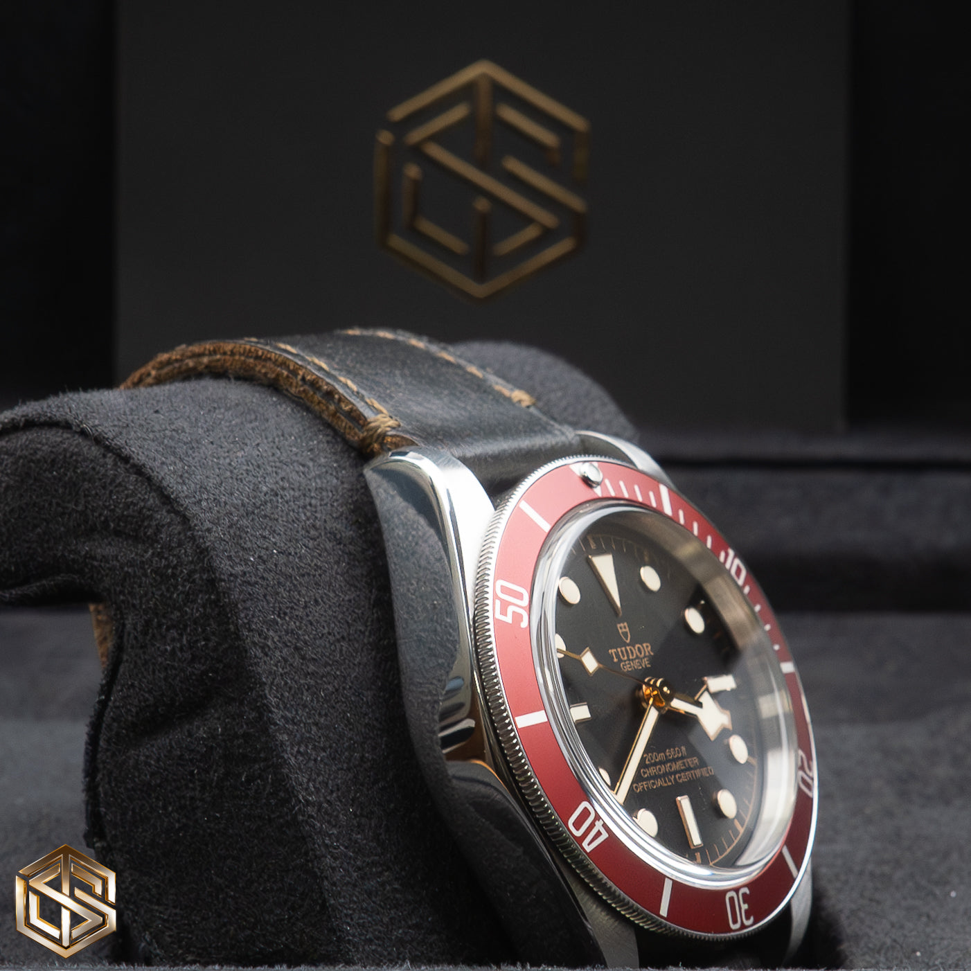 Black bay red bezel hotsell