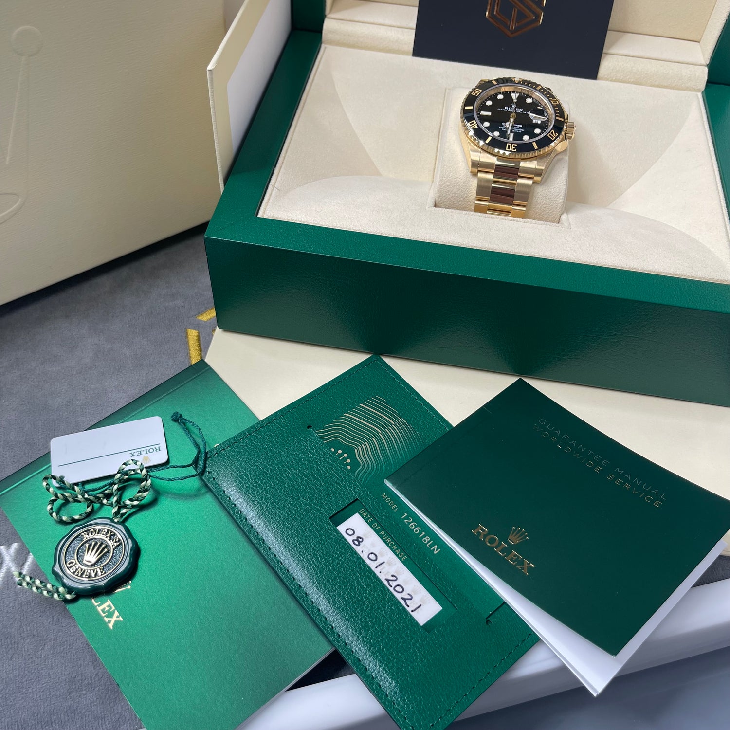 Rolex Submariner Date Yellow Gold Black Dial 126618LN 2021 Full Set Watch