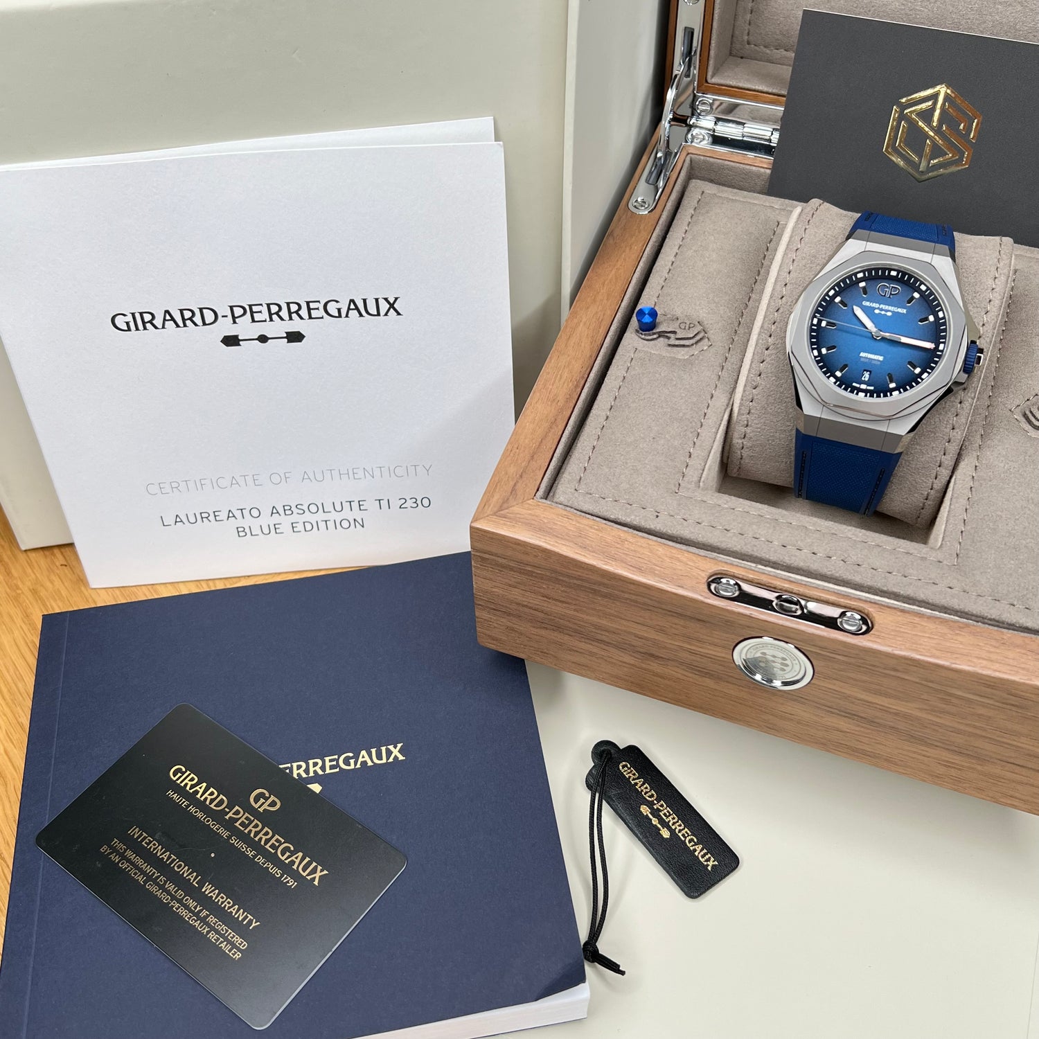 Girard Perregaux Laureato Absolute Ti 230 81070 21 002 FB6A Limited Edition Watch