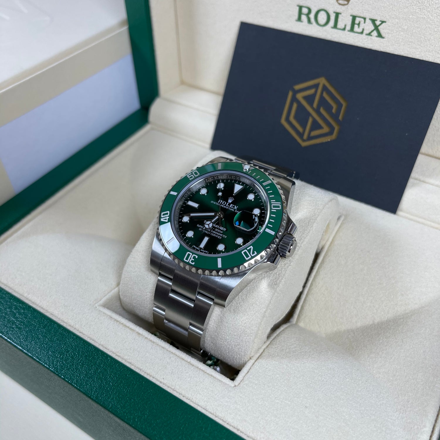 Rolex Submariner Date Hulk 116610LV Mint Condition 2019 Full Set Watch