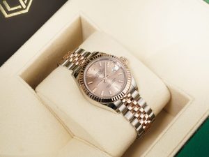 10 Luxury Watches for Valentine’s Day: A Curated Gift Guide for Every Style 2 SwissTimepieces-Valentines-gift-guide-image-2