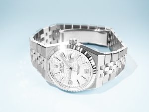 10 Luxury Watches for Valentine’s Day: A Curated Gift Guide for Every Style 7 SwissTimepieces-Valentines-gift-guide-image-7